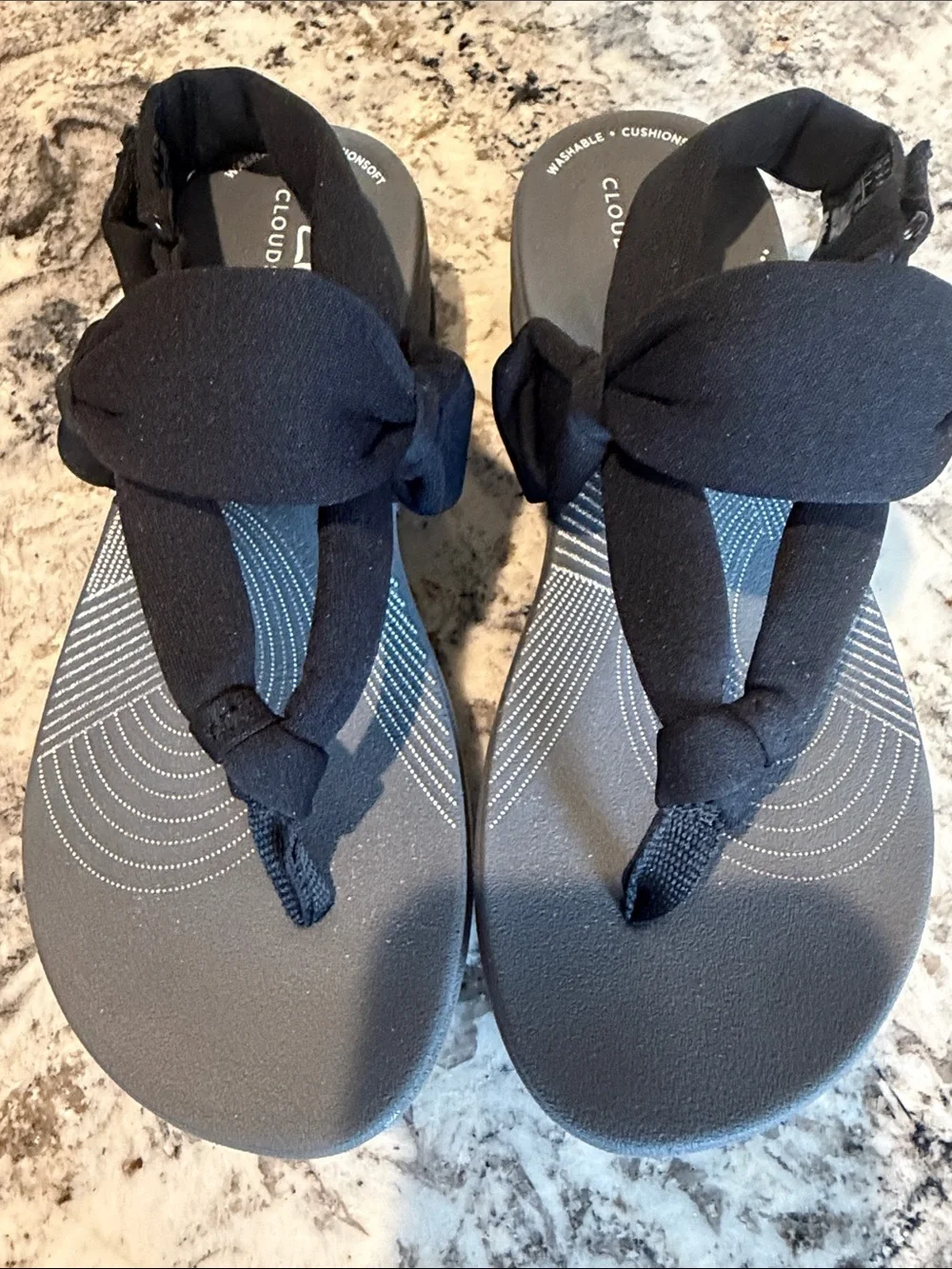 Clarks Black Knotted Strap Cloudsteppers Sandals size 5